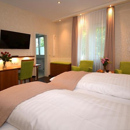 Hotel Anna บาเดนไวเลอร์ ภายนอก รูปภาพ
