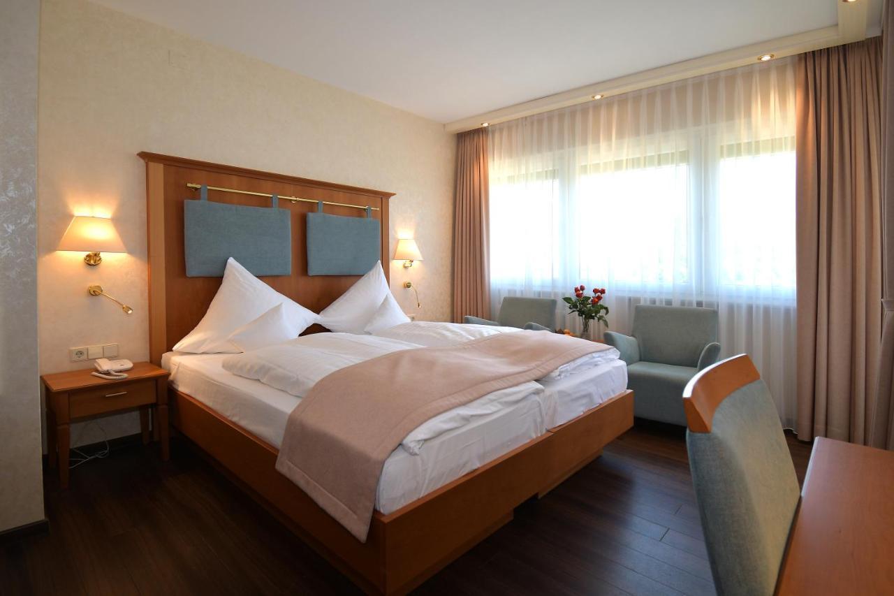 Hotel Anna บาเดนไวเลอร์ ภายนอก รูปภาพ