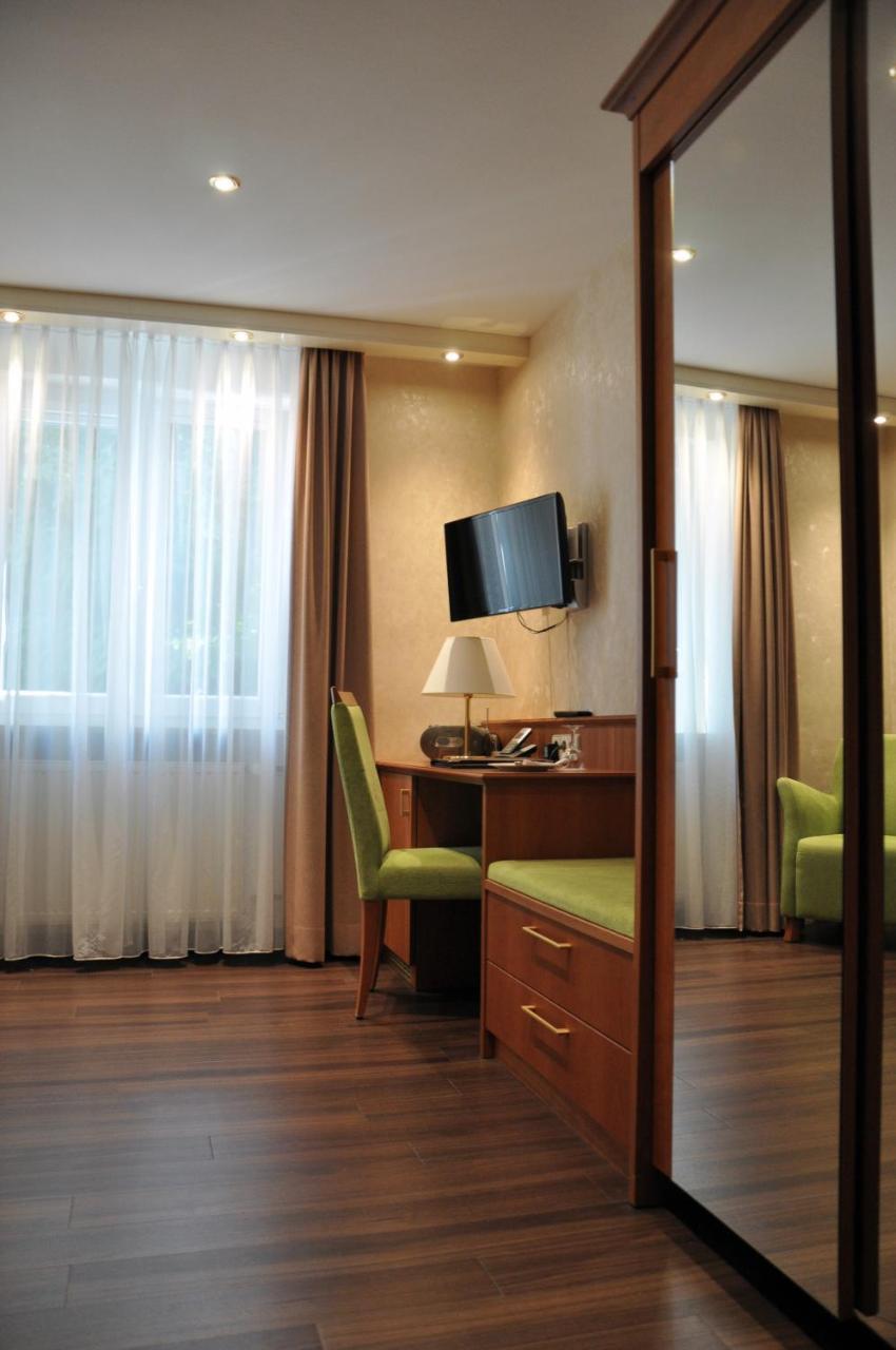 Hotel Anna บาเดนไวเลอร์ ภายนอก รูปภาพ