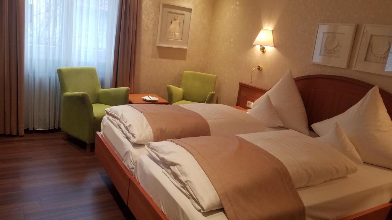 Hotel Anna บาเดนไวเลอร์ ภายนอก รูปภาพ